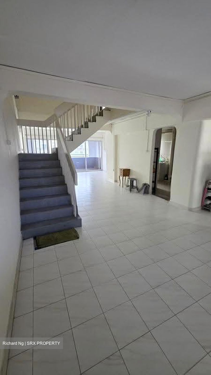 Blk 556 Jurong West Street 42 (Jurong West), HDB Executive #636434301